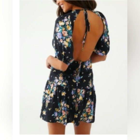 O'Neill Dresses & Skirts - NWT O NEILL Floral Open-Back Dress